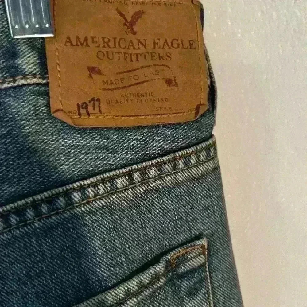 American Eagle Outfitters Loose Fit Bootcut Light Wash Jeans Size 38x34 - Picture 3 of 6